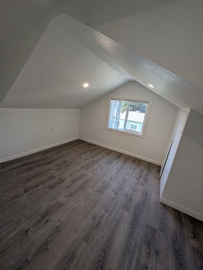 Building Photo - New 4 Bedroom 2.5 Bathroom House