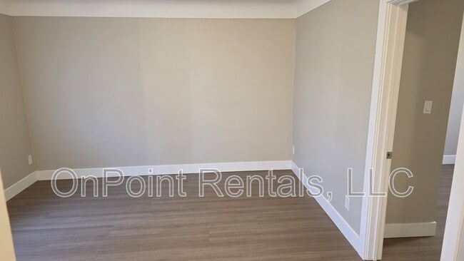 Building Photo - 5915 N Wayne Rd