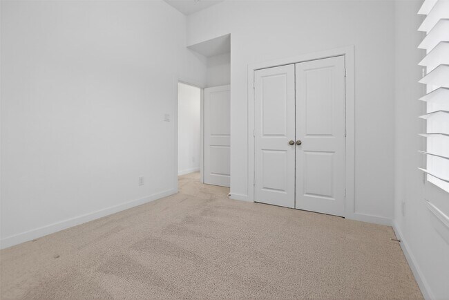 Building Photo - 16607 Lake Austin St