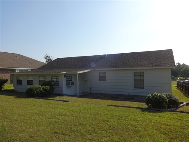 Building Photo - 407 Lazy Ln