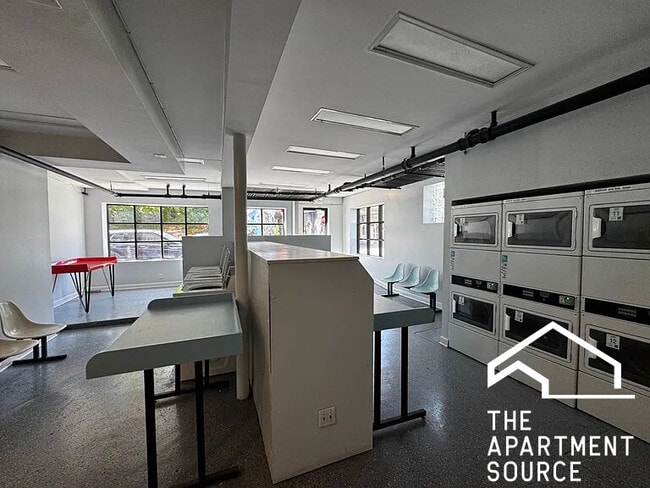 Building Photo - 7033 N Glenwood Ave