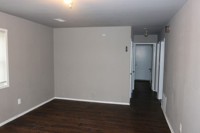 Building Photo - BEAUTIFUL HOME LOCATED CLOSE TO EVERYTHING WITH GARAGE!