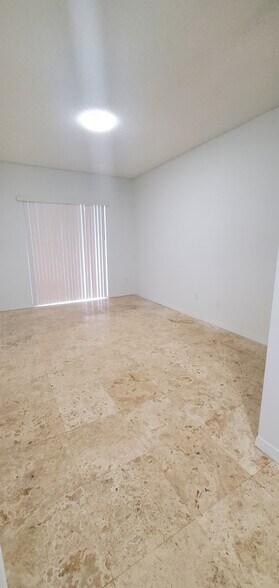 Building Photo - 420 SE 23rd Ln