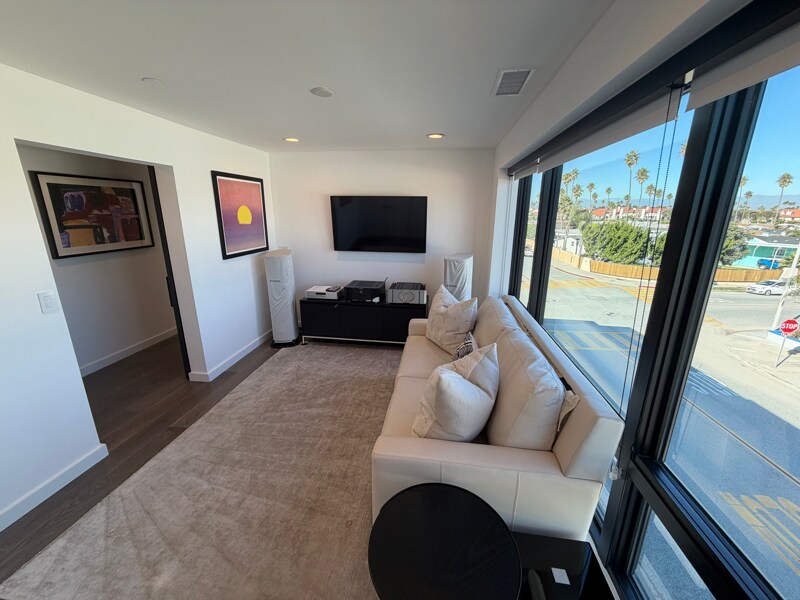 Building Photo - 116 W Channel Islands Blvd