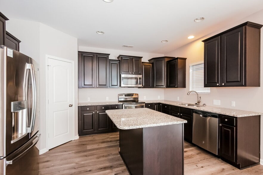 Building Photo - 6500 Bluegill Rd