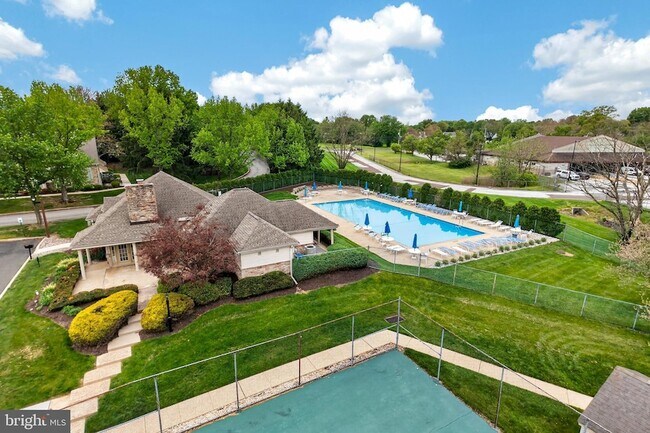 Building Photo - 1014 Foxmeadow Dr