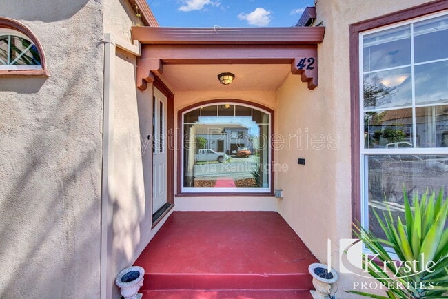 Building Photo - 42 D St