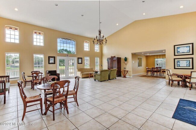 Building Photo - Renovated Condo in a Convenient Location!