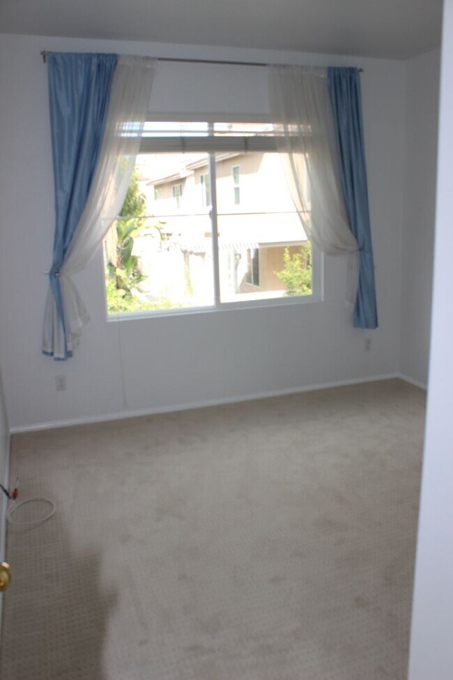 Building Photo - 39 Whispering Pine