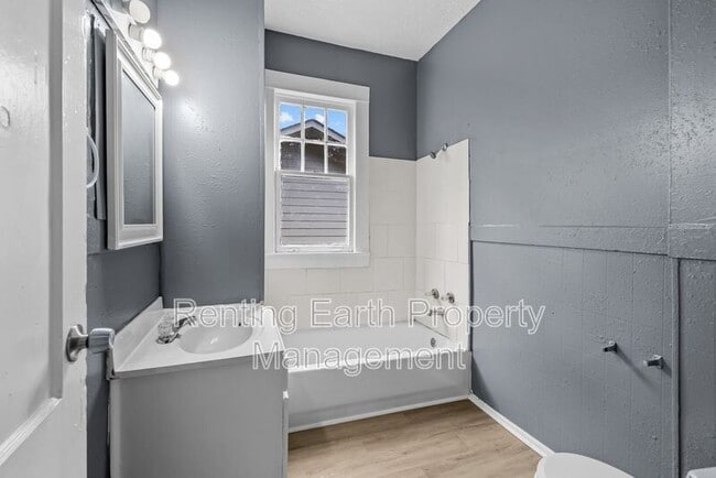 Building Photo - 963 3rd St W