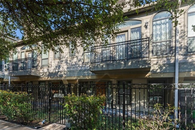 Primary Photo - 1515 Paige St