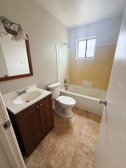 Building Photo - 528 W 42nd St