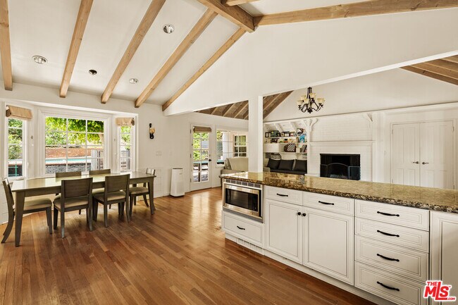 Building Photo - 2583 Hutton Dr