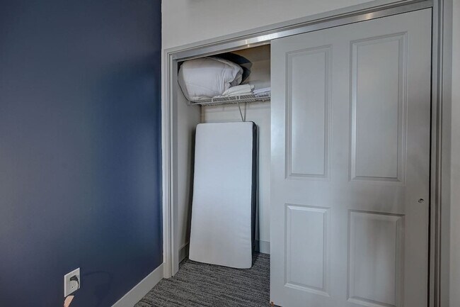 Building Photo - 1011 W Juneau Ave