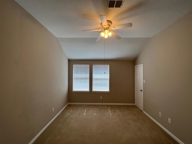 Building Photo - 922 Fulbourne Dr