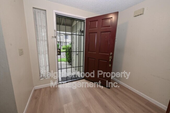 Building Photo - 4718 E Alamos Ave