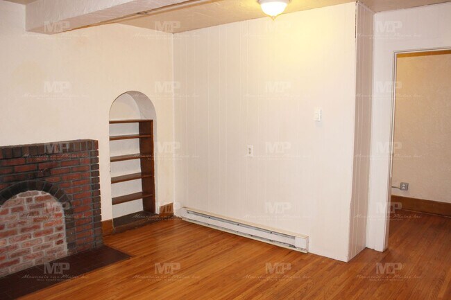 Building Photo - 322 1/2 W Laurel St