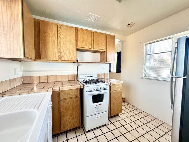 Building Photo - 1152 N Jones Blvd