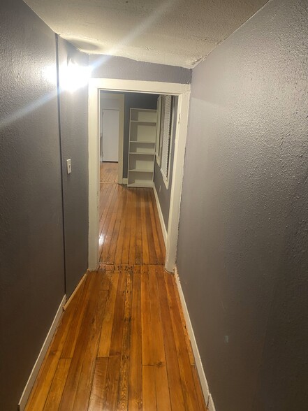 Front Hallway - 916 W Lovell St