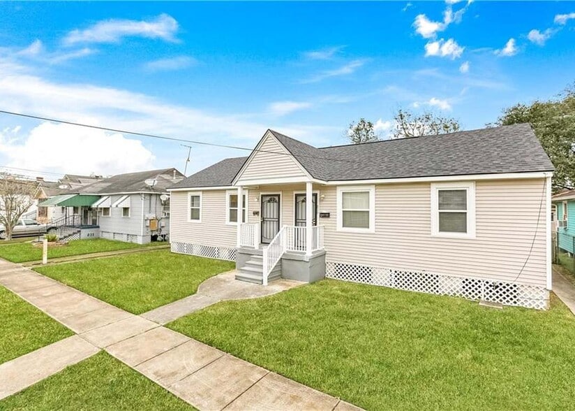 Building Photo - 822 Sumner St