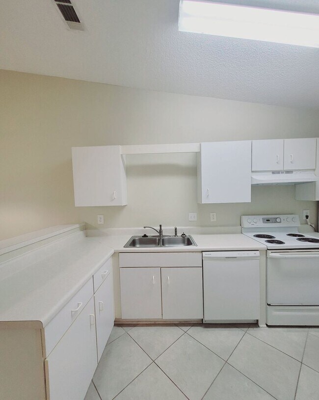 Building Photo - 2468 Spyglass Cir