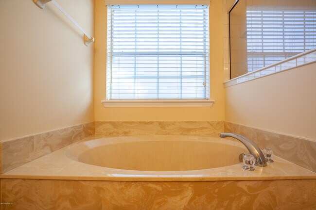 Building Photo - 6201 Pendragon Pl