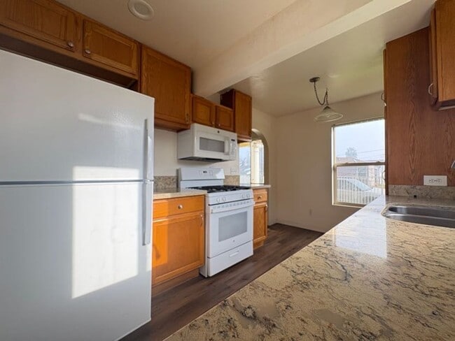 Building Photo - Recently Updated