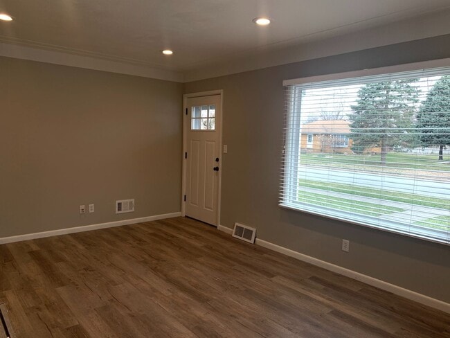 Building Photo - Completely remodeled 4 bedroom home! Hudsonville Schools