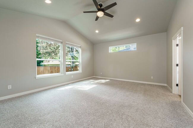 Building Photo - Spacious 4BR Modern Retreat and Luxury Liv...