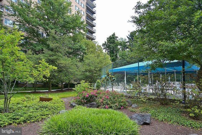 Building Photo - 1900 Lyttonsville Rd