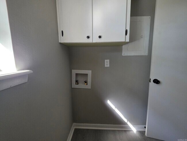 Building Photo - 216 Windhill Dr