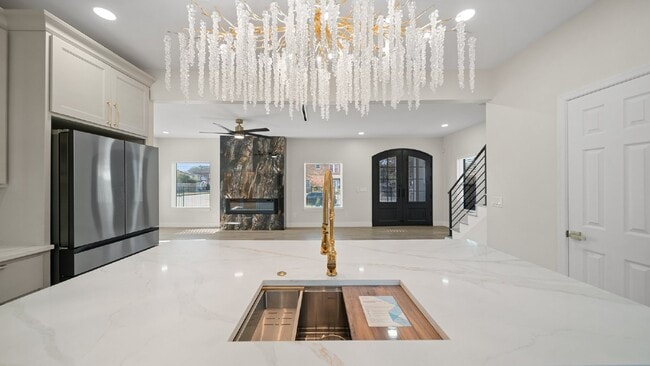 Building Photo - One of a Kind Luxury Home Close to Downtow...