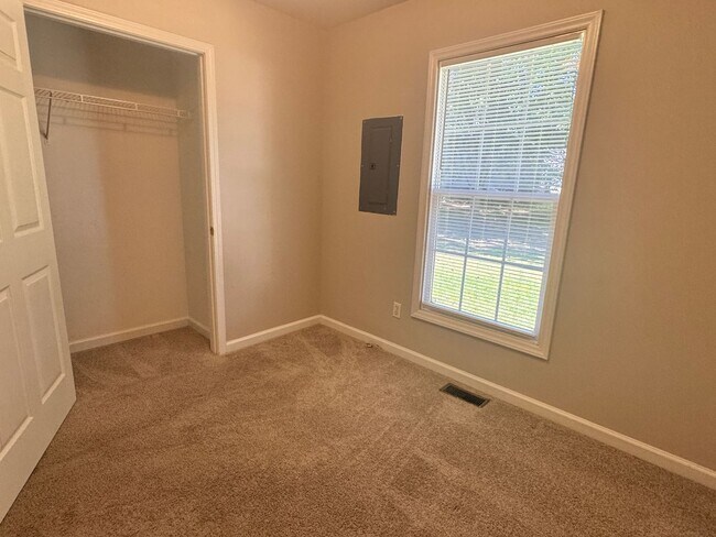 Building Photo - 3 Bedroom, 1 Bathroom Apartment in Thomasville