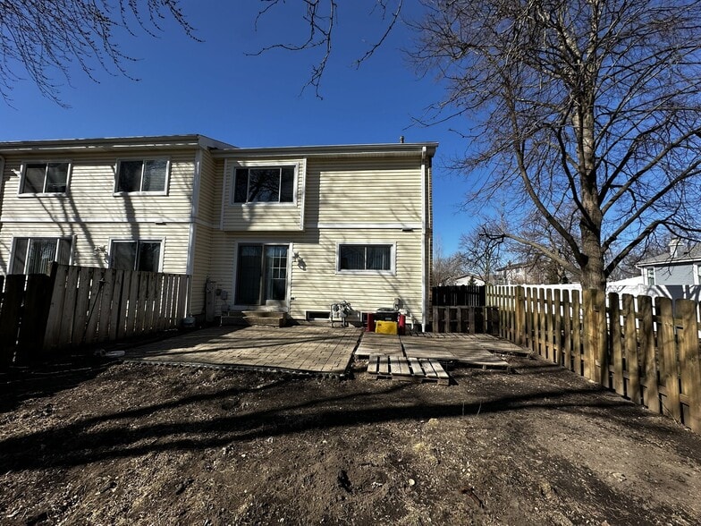 Building Photo - 2199 London Dr