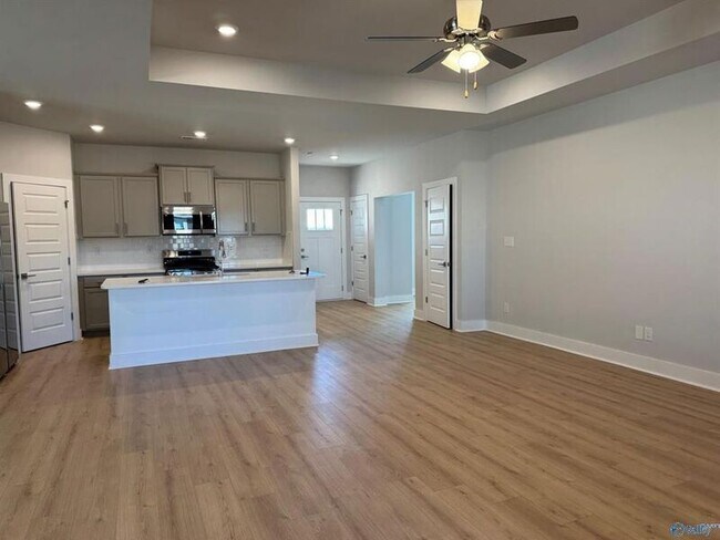 Building Photo - 172 Shangrila Wy