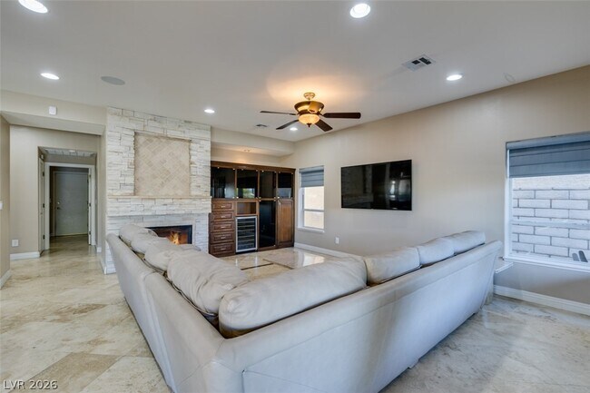 Building Photo - 54 Grossinger Ct