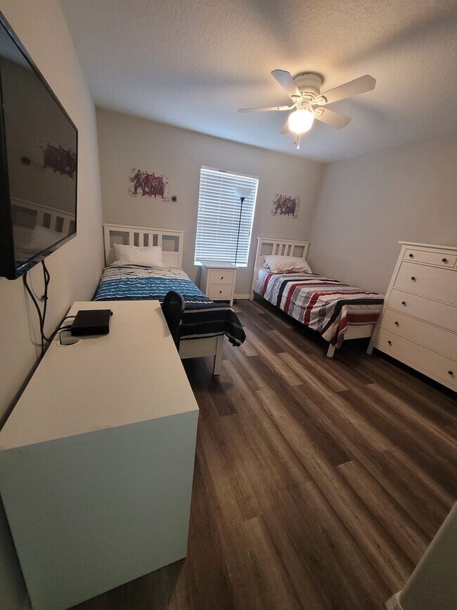 Building Photo - RENOVATED 4 bed 3 bath Completely FURNISHED with Private Pool in Resort Community