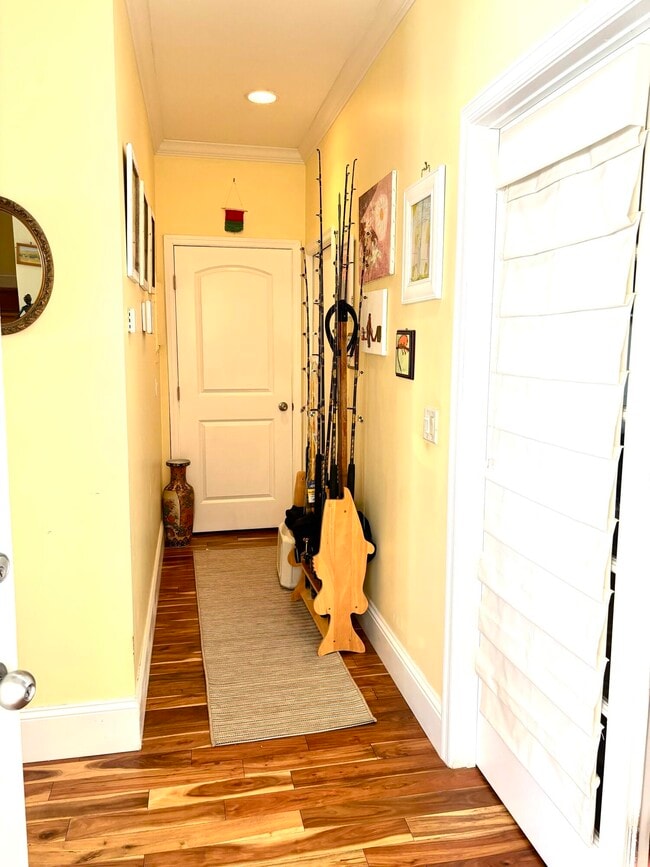 Building Photo - 328 N Lake Dr