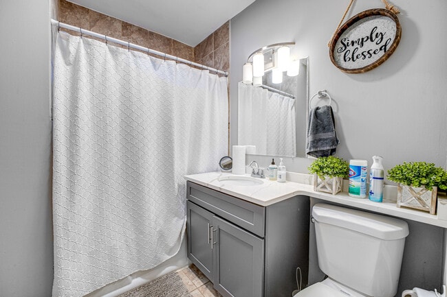 Building Photo - 10516 S Eggleston Ave