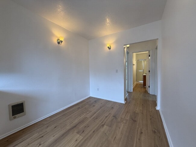 Building Photo - 777 W 10th Ave