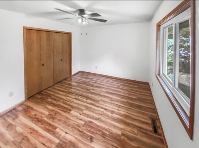 Building Photo - 3866 Westbury Dr
