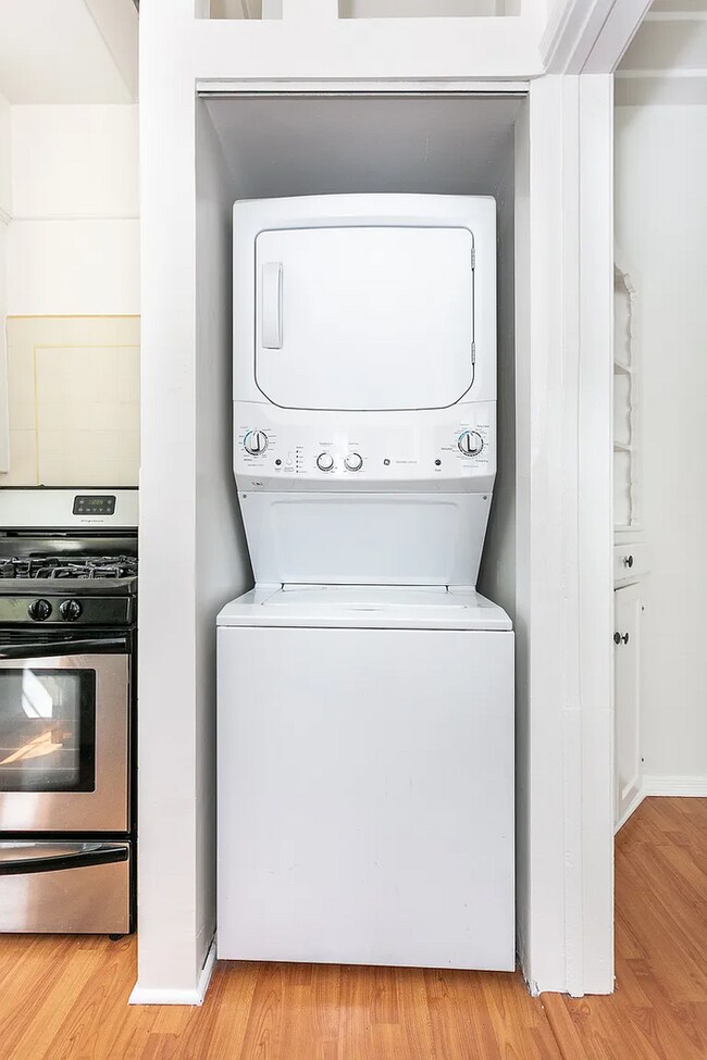 Building Photo - 8566 W Olympic Blvd