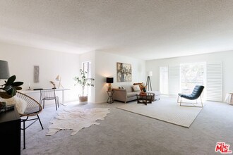 Building Photo - 6760 Hillpark Dr
