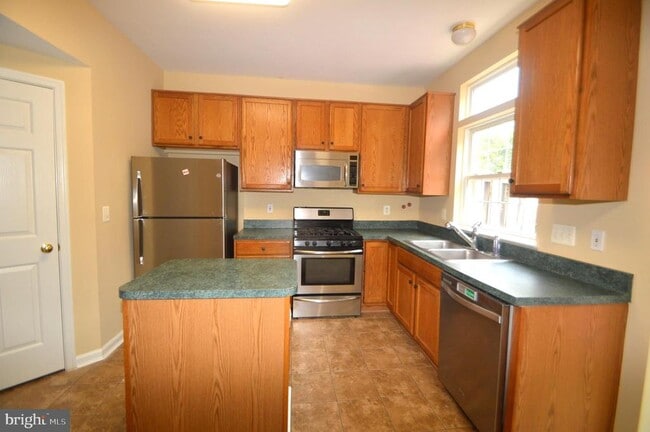 Building Photo - 21081 Pickerelweed Terrace