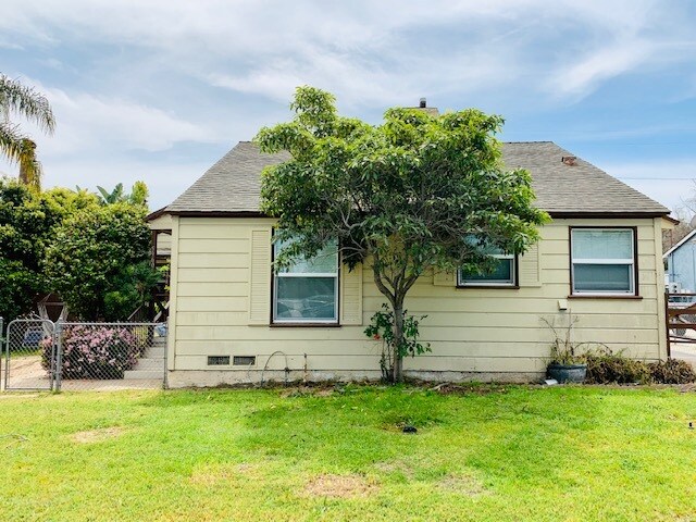 Front of House/Yard - 5960 W 86th Pl