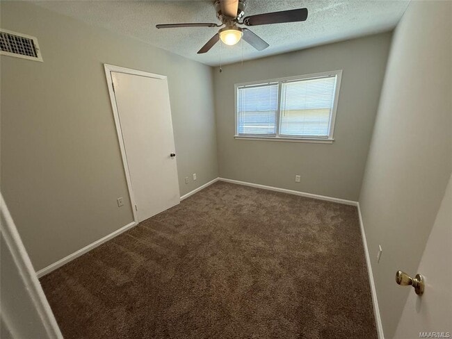 Building Photo - 3211 Hackberry Ln