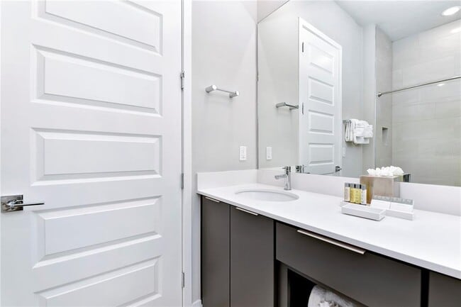 Building Photo - 7740 Sandy Ridge Dr