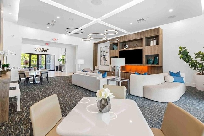 Building Photo - 14800 Cumberland Dr