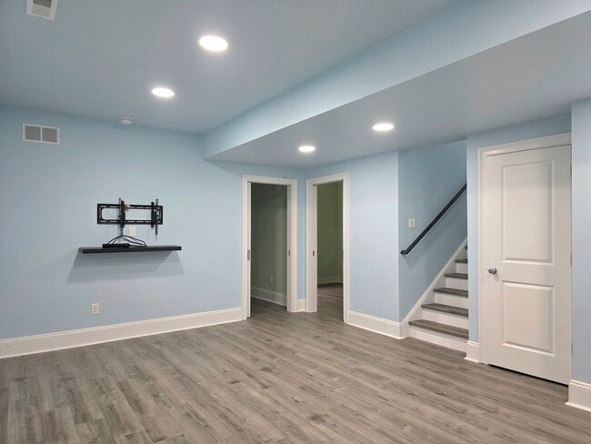 Building Photo - 4bed-3.5bath home in the Town of Whitehalll