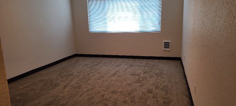 Primary Photo - 1625 Kent Des Moines Rd